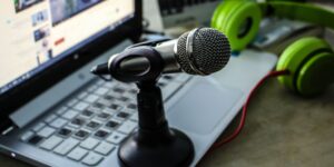 How To Connect A Microphone To A Laptop Or Computer